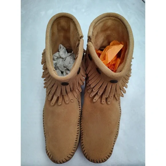 Minnetonka Womens Tan Suede Fringe Ankle Boots Moccasin Style Size 6 - Picture 8 of 9